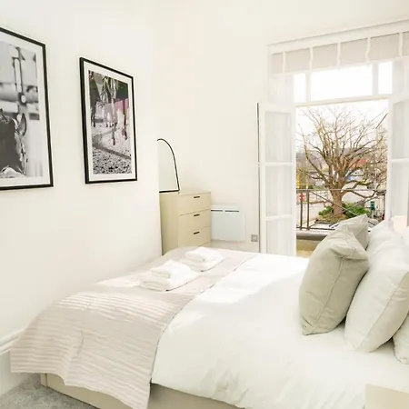 Fabulous 2 Bedroom Apartment In Cheltenham Centre Exterior photo