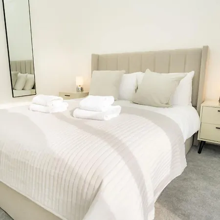 Fabulous 2 Bedroom Apartment In Cheltenham Centre Exterior photo
