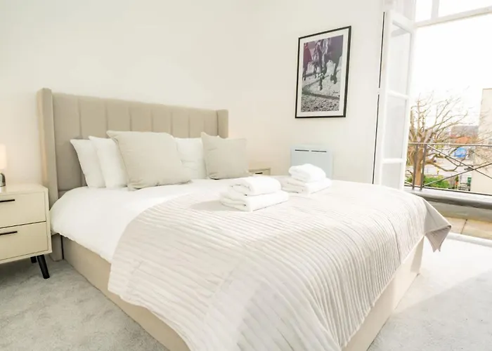 Fabulous 2 Bedroom Apartment In Cheltenham Centre