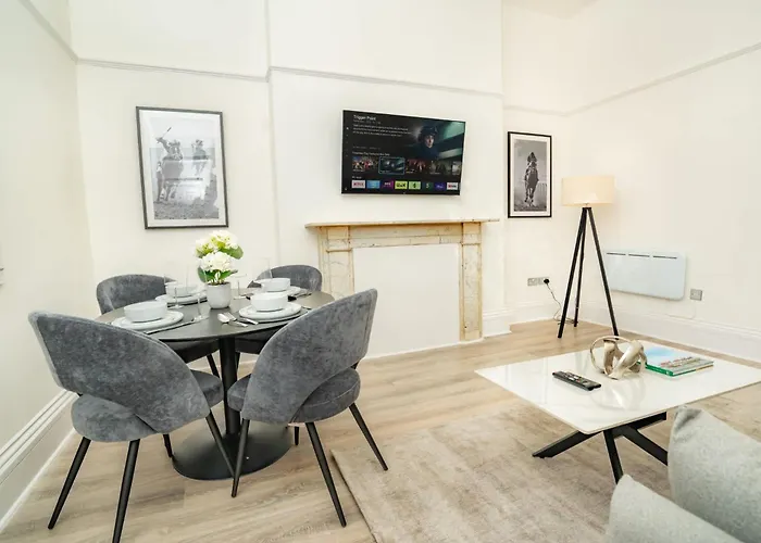 Fabulous 2 Bedroom Apartment In Cheltenham Centre