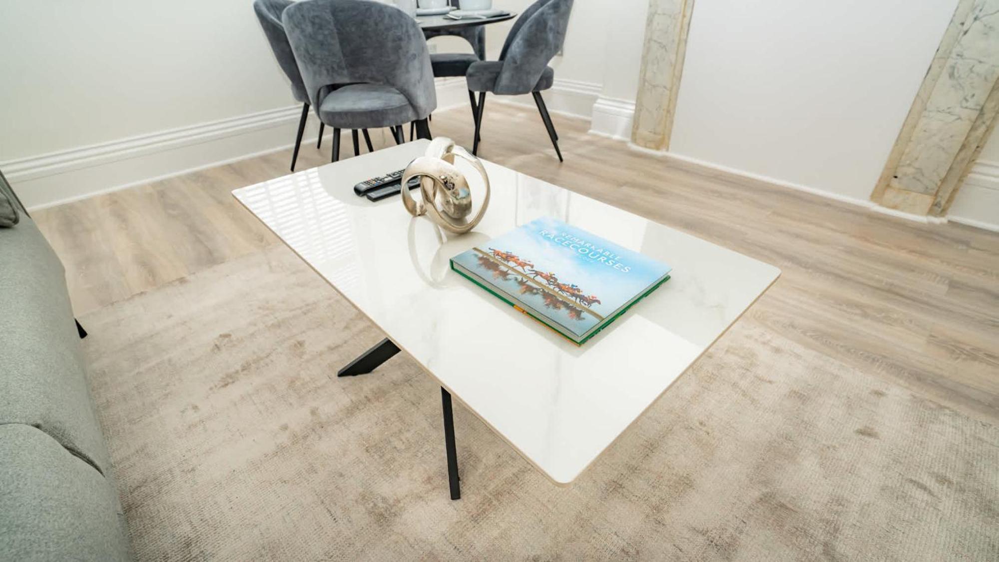 Fabulous 2 Bedroom In Centre Appartement *