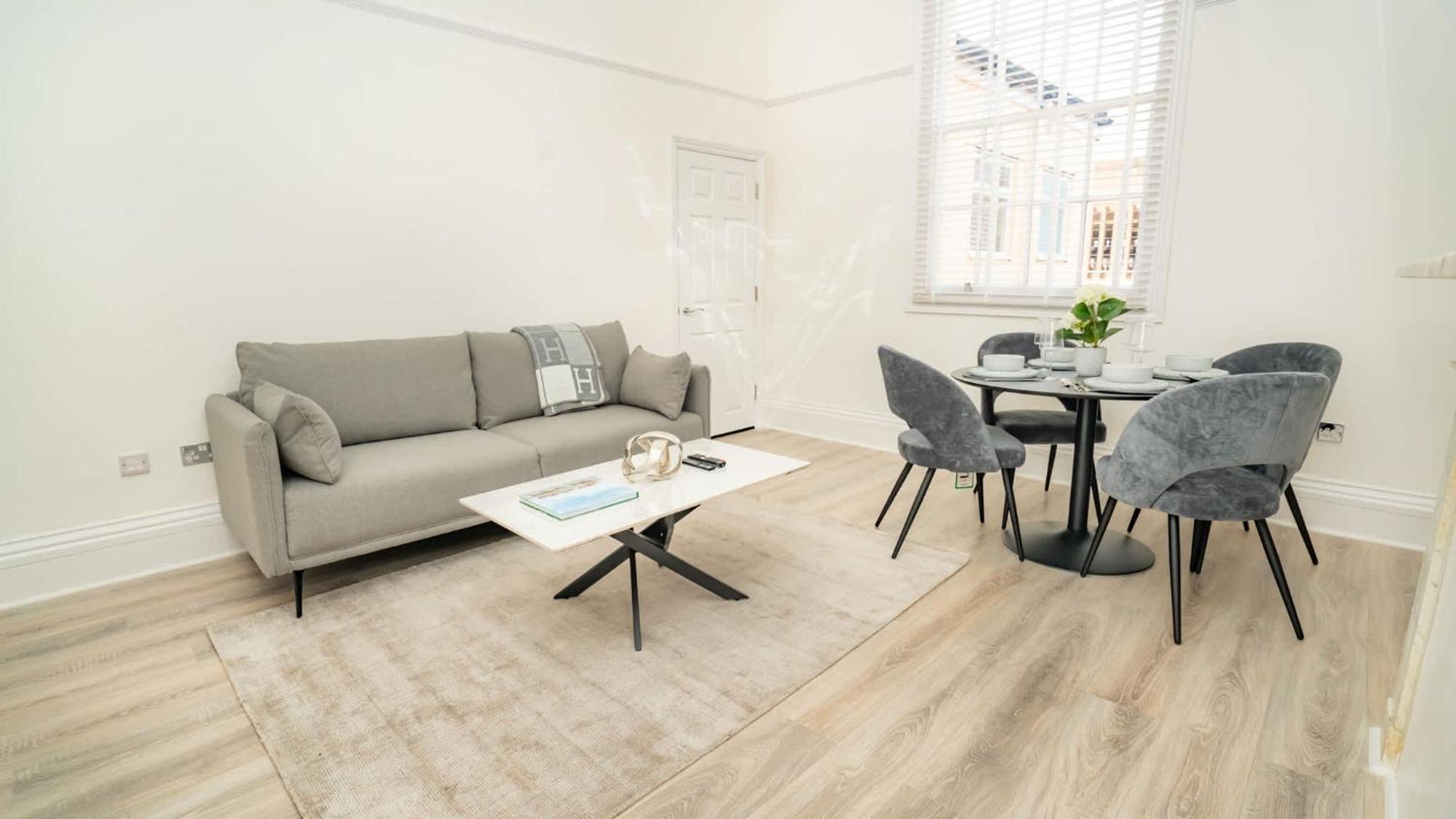 Fabulous 2 Bedroom In Centre Appartement *